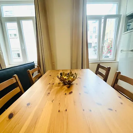 Brandnew Designer's 2-bed 1011d Lissabon