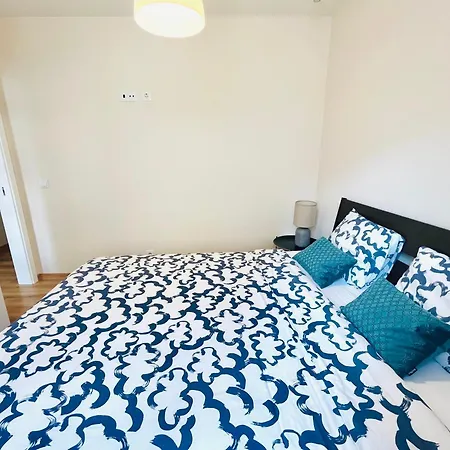 Brandnew Designer's 2-bed 1011d *